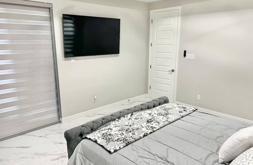 Palmhurst House | New Home, Gorgeous Pool, 4 Beds