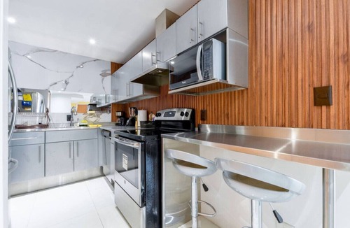 Monterrey Centro Apartment | ¡New in Santa Lucía! 6 guests, GYM, Pool, Parking