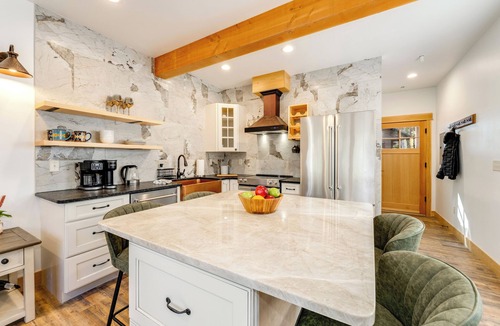 Agpar Condo | New! Lake McDonald Townhome. In Glacier National Park!