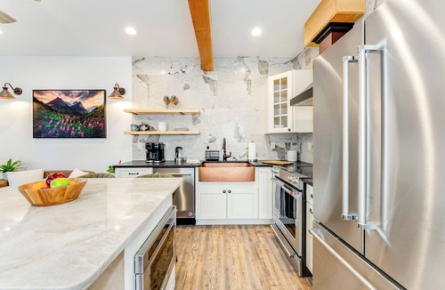 Agpar Condo | New! Lake McDonald Townhome. In Glacier National Park!