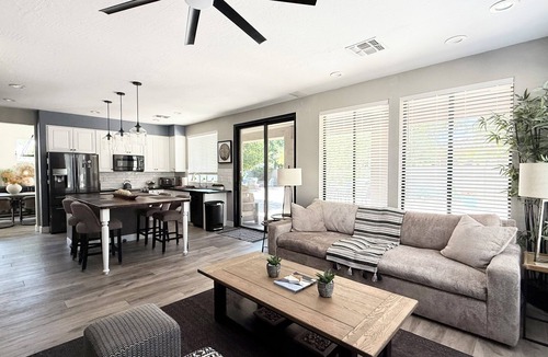 Tempe House | New Listing. Gorgeous Custom Home, Resort Amenities, Heated Pool, Stay in Luxury
