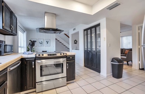 Bellair House | New Listing in Great Location! Close to freeways to Peoria Sports Complex & Anywhere in the Valley!
