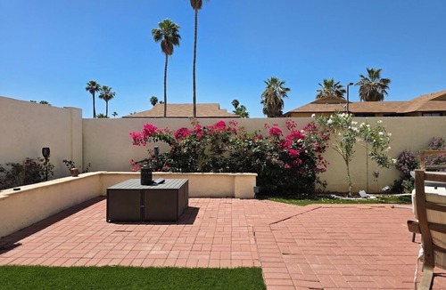 Glendale House | New Listing, Seasoned Superhost! Long-Term Comfort: Gated, 3/3, Pool, Spa