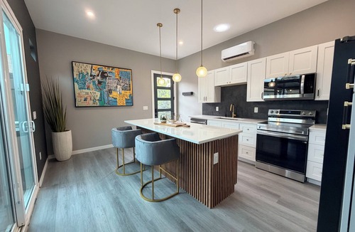 North Mountain Cottage | New Luxury Build Free Standing Casita-Spacious Designer Getaway