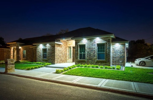 McAllen Villa | 🎄New Luxury Family Friendly Downtown Modern Home🏡
