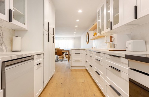 Verdugo Woodlands Condo | NEW - Majestic Gateway in Glendale - 2BD - best of LA