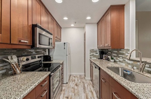Central Scottsdale Condo | NEW Serene Poolside Condo Centrally located in Scottsdale with Resort Amenities