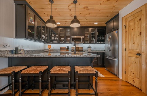 Mill Spring House | New Spacious Perfect Lake House -11 miles to TIEC
