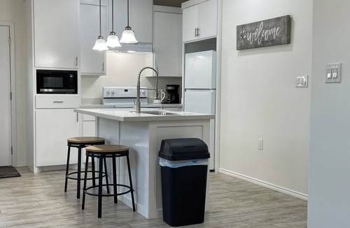 Sebastian House | Newly Furnished Escape Sleeps 6 W/D-Fully Stocked