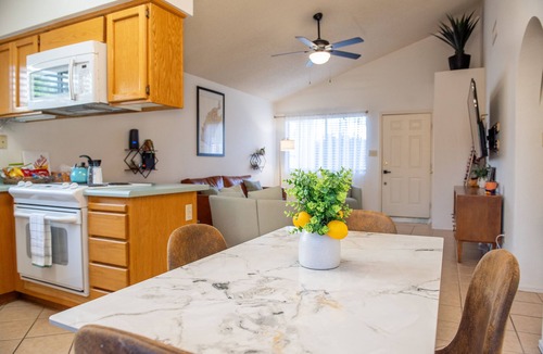 Yuma House | Newly furnished Townhouse! 2-mins from MCAS (family friendly)