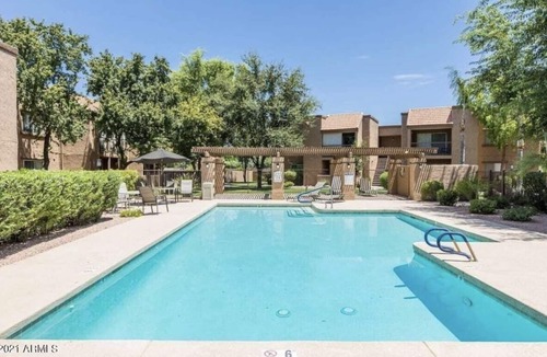 Paradise Park Manor Condo | Newly Renovated 2 Bed/2 Bath Corner Unit