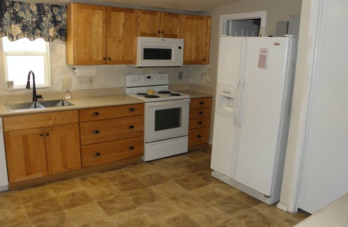 Black Horse House | Nice 2-1/2 bedroom Home with AC in Catalina