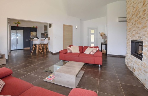 Bonifacio House | Nice home in Bonifacio