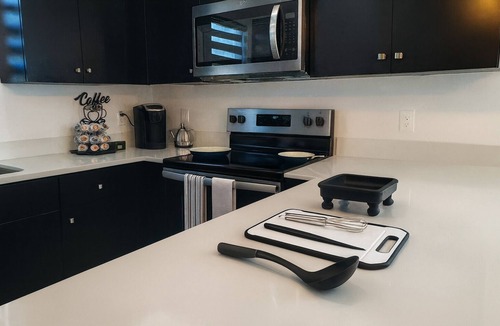 Edinburg Apartment | Noir: Stylish 3BR w'TV's All Rooms +Workspace & Yard