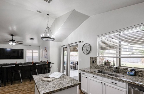 Deer Valley House | North Phoenix House w/ Hot Tub, Large entertaining backyard and Garage Game Room