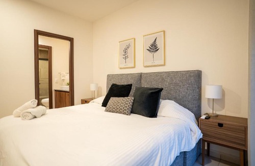 Zapopan Apartment | Nuevo Departamento Céntrico con Alberca y Parking