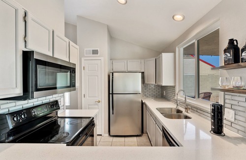 Eagle Hills House | Oasis Phoenix Private Pool, HOT TUB, Corn Hole, BBQ, Fire Pit and Games