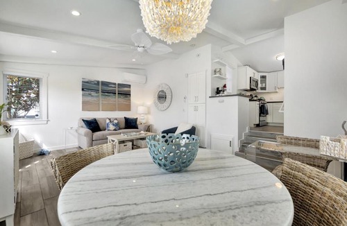 Laguna Beach House | Ocean Views! Detached Villa by Victoria Beach