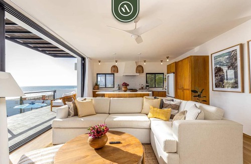 Cerritos Villa | Oceanfront 10 BR Villa with Pool - Jacuzzi - Beach