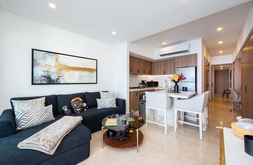 Las Glorias Apartment | Oceanfront Condo – 13th Floor | 8 Heated Pools | Rooftop Gym | 500 Mbps WiFi