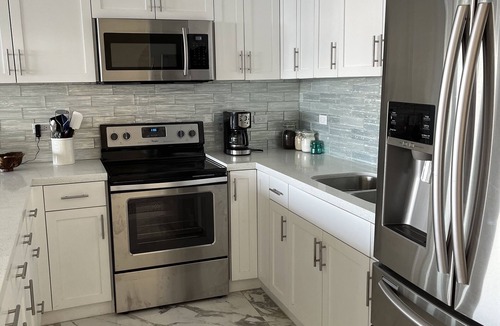 Plan Libertador Condo | Oceanfront Condo w/Pool & Steps to Sandy Beach & Mins to Downtown