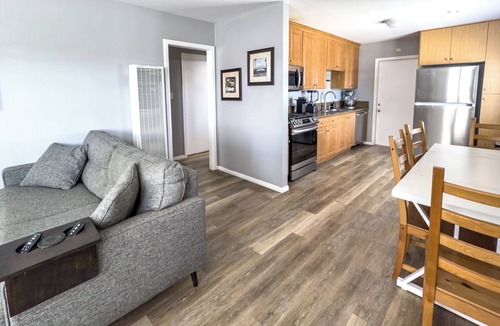 East Side Capistrano House | OceanSide, CA Retreat, 5 Min Drive to Beach & Pier, King Bed, A/C, Big Backyard
