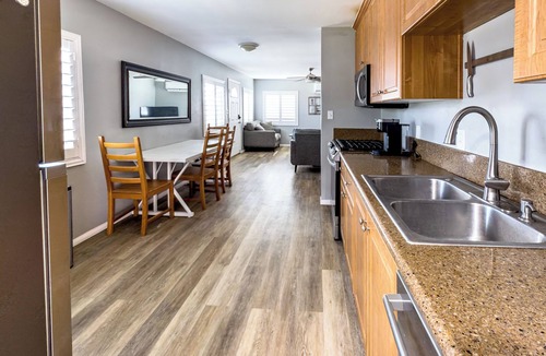 East Side Capistrano House | OceanSide, CA Retreat, 5 Min Drive to Beach & Pier, King Bed, A/C, Big Backyard