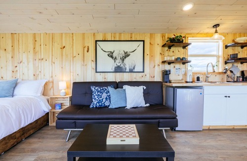 Whitehall Other | Off-grid tiny home in apple orchard with million-dollar mountain views!