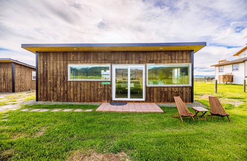 Whitehall Cottage | Off-grid tiny home in apple orchard with million-dollar mountain views!