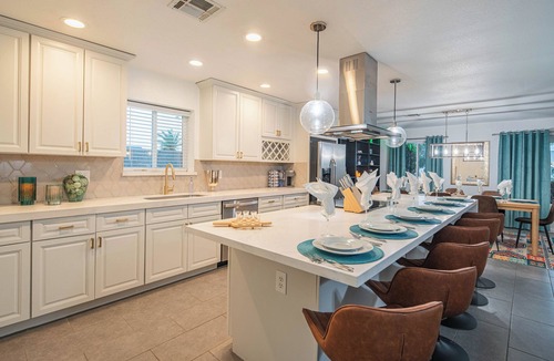 Park Scottsdale One Villa | Old Town Luxe Escape - Unique Desert Vibes, Heated Pool, HotTub & Epic GameRoom