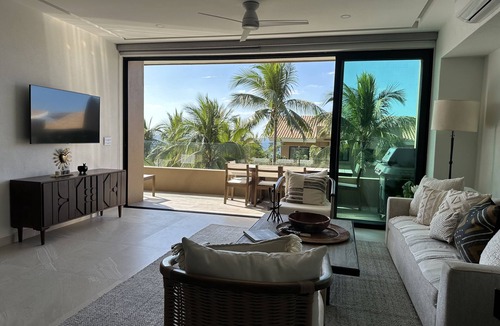 San Francisco Condo | On the beach with big pool and in town. Luxurious 5 bedrooms and 5 bathrooms.