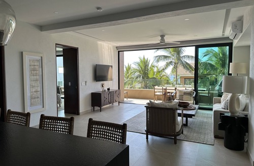 San Francisco Condo | On the beach with big pool and in town. Luxurious 5 bedrooms and 5 bathrooms.