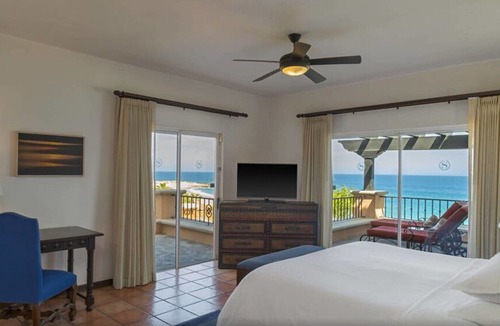 Cabo San Lucas Resort | One bedroom villa at Oceanfront Hacienda del Mar. All weeks, best rates!