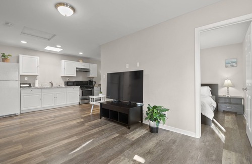 Glendora House | One Bedroom With Living Room Downtown Glendora