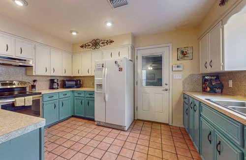 Laguna Vista House | One-level home with huge back yard, adjacent nature trail, & screened patio