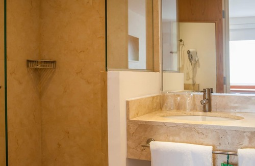 Monclova Hotel | One Monclova Hotel