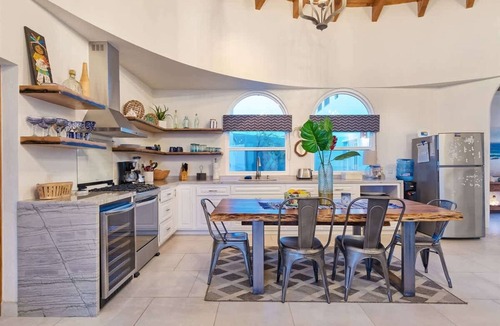 Las Conchas House | One of a Kind Beachfront Home Estrella del Mar