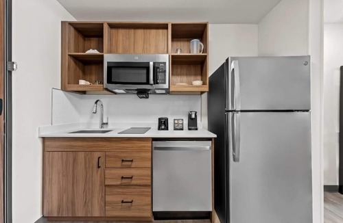 Brownsville Hotel | One Suite w/King Size Bed | Kitchenette | Gym Access | Free Parking