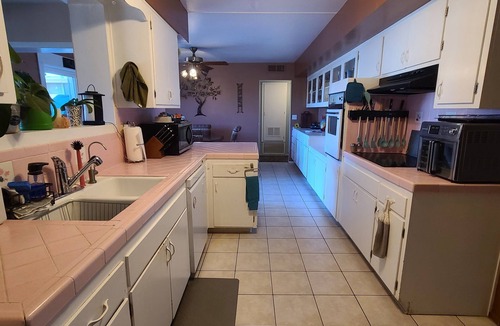 Sun City House | Only 4.8 miles from State Farm- Cardinals- stadium. Lovely 2+ bedroom home