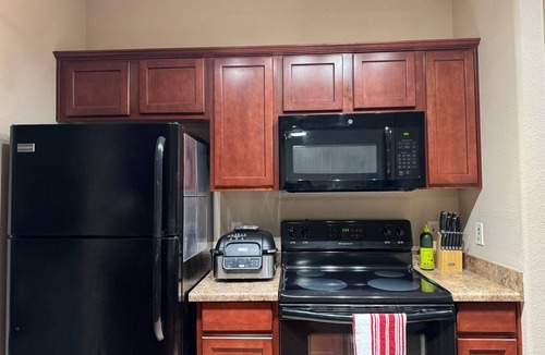 Encanto Condo | Opal Stone-Cozy 1-bedroom condo AC, WiFi full kitchen close to downtown Phoenix