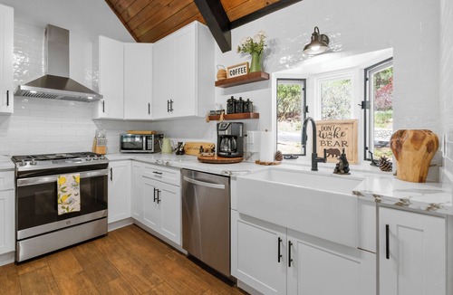 Lake Arrowhead Cottage | OpenConcept/Lake Access 5 BedRoom/10beds/GatedBackyard/SwingSet/GameRM BonusRoom