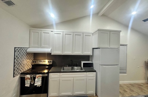 Sebastian Apartment | Orange Grove Duplex: 2 Bedroom -1Bath -Kitchenette
