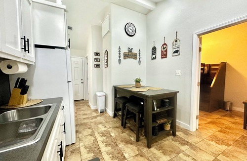 Sebastian Apartment | Orange Grove Duplex: 2 Bedroom -1Bath -Kitchenette