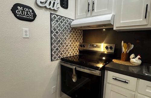 Sebastian Apartment | Orange Grove Duplex: 2 Bedroom -1Bath -Kitchenette