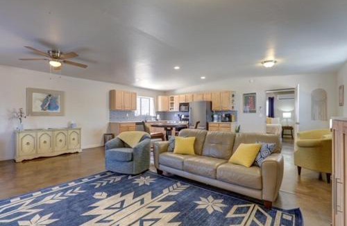 Rancho Verde House | Oro Valley Guest House with Roof Top Views