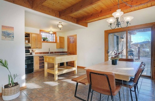 Salida House | Our sunny, solar-powered home is located on the biking path that leads to Salida’s quaint downtown. The house has a rural feel and fantastic panoramic views, but is just 3 miles from all the restaurants, galleries, shops, and parks of Salida.