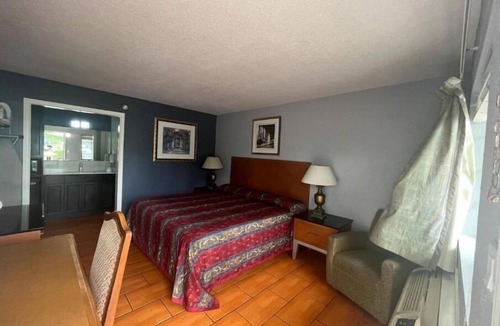Brownsville Hotel | Outdoor Pool Stay Near Palo Alto Battlefield + Parking