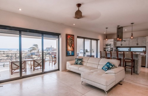 Cerritos Condo | OV7 Casa Loba