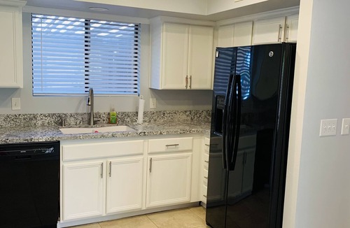 Cottonwood House | Over 50 Community - Immaculate home in Sun Lakes with secluded patio.
