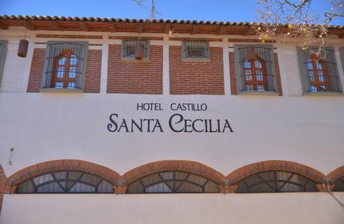 Tapalpa Hotel | OYO Hotel Castillo Santa Cecilia